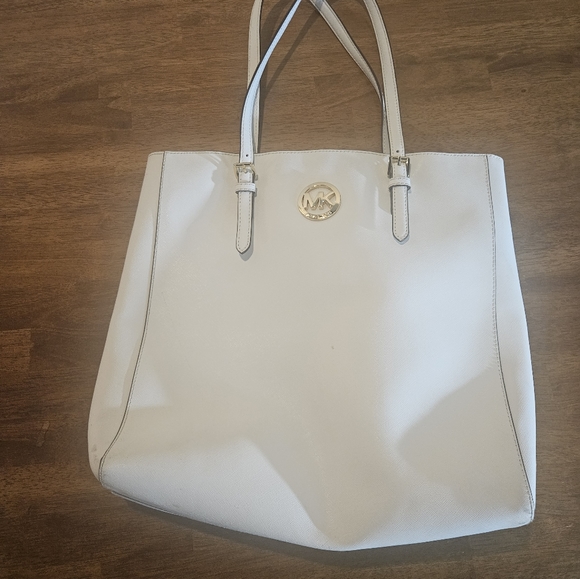 Michael Kors White Jet Set Tote - Picture 6 of 8
